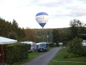 Heißluftballon über dem Pulvermaar
