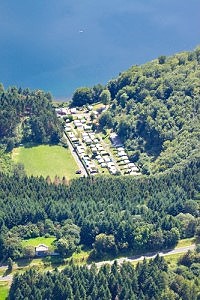 Pulvermaar Camping Gillenfeld Campen am Kraterrand des Naturfreibads Pulvermaar Vulkaneifel