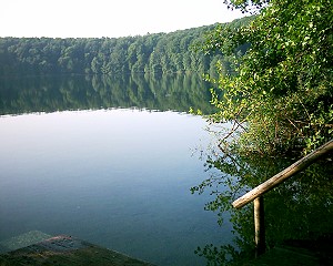 Pulvermaar Camping Gillenfeld Vulkaneifel Einstieg ins Pulvermaar